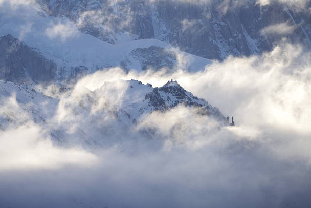 Vrcholy kolem města El Chaltn v národním parku Los Glaciares. Horské pásmo kolem Cerro Torre. Divoká Patagonie během zimy.  - Fotografie, Obrázek