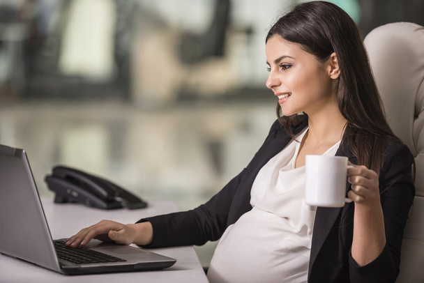 Pregnant businesswoman - Фото, изображение