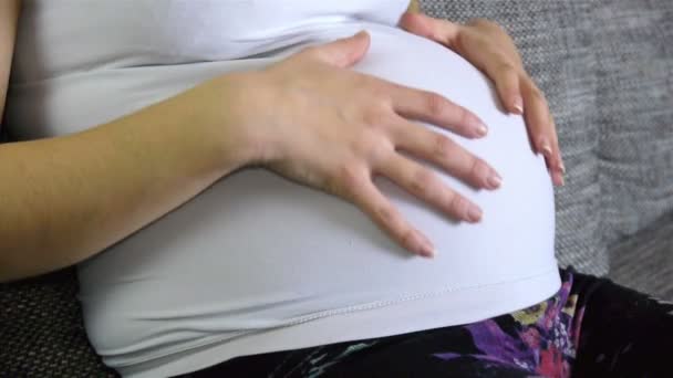 Pregnant woman touching belly - Кадры, видео