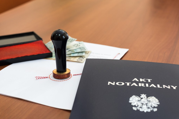 Notariële akte ondertekend door de notaris  - Foto, afbeelding