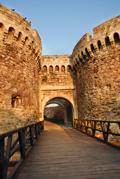 Porta da fortaleza de Belgrado
 - Foto, Imagem