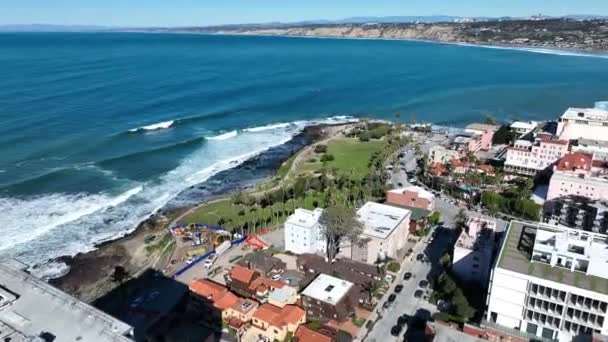 Vue aérienne des falaises et du littoral de La Jolla, San Diego, Californie, États-Unis - Séquence, vidéo