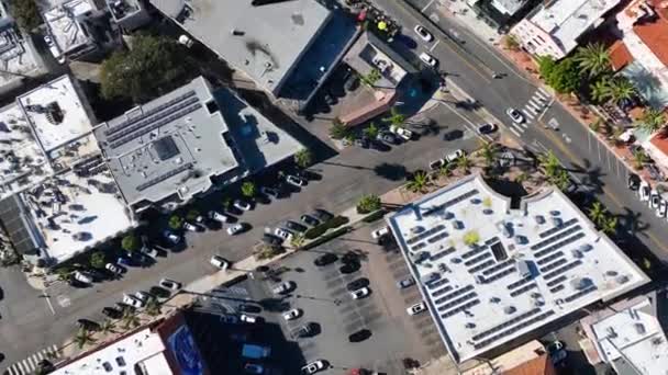 Вид з повітря на скелі Ла-Жолла і берегову лінію, Сан-Дієго, Каліфорнія, США - Кадри, відео