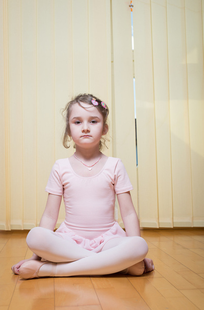Bambina che pratica balletto
 - Foto, immagini