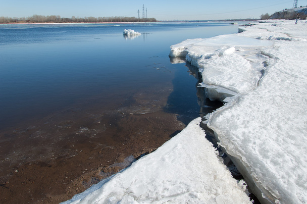 Spring flooding, ice water, Early spring on the river. Russia Tatarstan Kama river in early spring - Zdjęcie, obraz