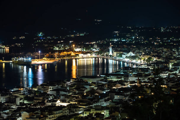 Λιμάνι της πόλης της Ζακύνθου από το σημείο της Μπόχαλης, Ελλάδα. Πόλη της Ζακύνθου το βράδυ. Πανόραμα της Ζακύνθου στην Ελλάδα. - Φωτογραφία, εικόνα