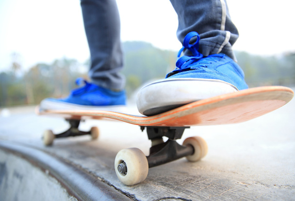 Skateboarder skateboarding in park - Фото, изображение