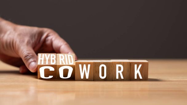 Text hybridní práce na roztomilé dřevo na stole - Fotografie, Obrázek