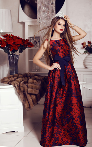 beautiful girl with dark hair  in elegant dress and crown  - Фото, зображення