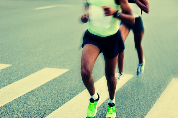 Αθλητές Μαραθώνιος τρέχει στο δρόμο - Φωτογραφία, εικόνα