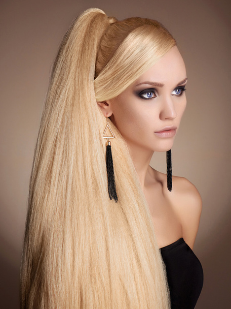 beautiful girl with Long healthy hair - Zdjęcie, obraz