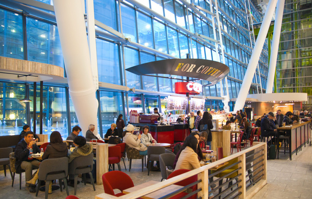 LONDON, UK -  MARCH 28, 2015: Heathrow airport Terminal 5. Cafe and people waiting for arrivals - Photo, Image