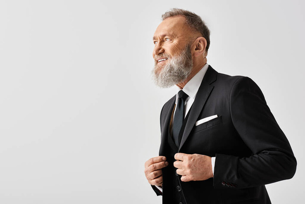 A middle-aged groom in an elegant suit and tie, showcasing a well-groomed beard on his wedding day. - Photo, Image