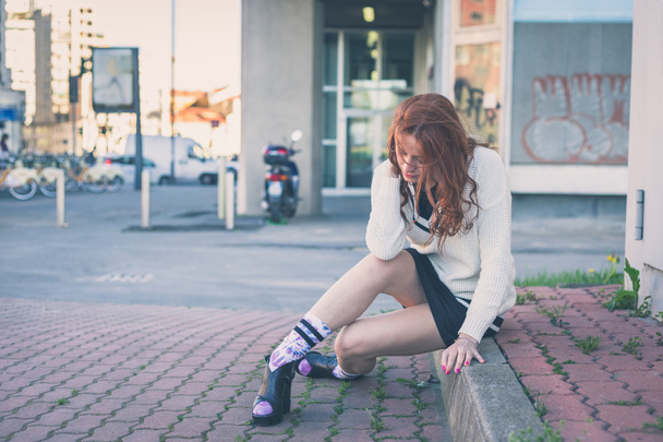 Beautiful girl posing in the city streets - Fotoğraf, Görsel