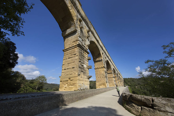 Ancient Roman Pont du Gard aqueduto e ponte de viaduto, a mais alta de todas as antigas pontes romanas, perto de Nimes, no sul da França. - Foto, Imagem