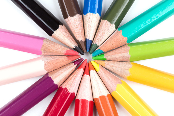 lápices de colores apilados en un círculo
 - Foto, imagen