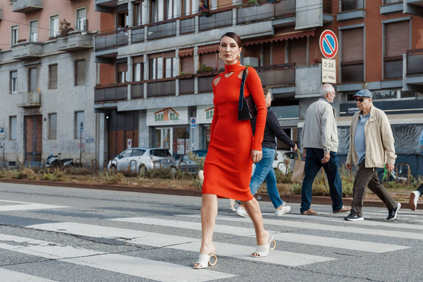 Carlotta Rubaltelli, Ferragamo 'nun hepsini giyer, Milan Moda Haftası Kadın Giyim / Yaz 2024 boyunca Salvatore Ferragamo' nun dışında.. - Fotoğraf, Görsel