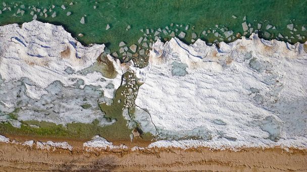 Dron záběr Georgian Bay Ice Pack rozbíjení a tání v únoru v důsledku oteplování klimatu - Fotografie, Obrázek