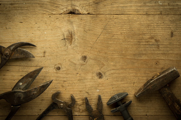 pinze, forbici, chiave e martello vintage
 - Foto, immagini