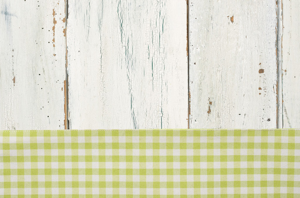 Mantel a cuadros verde sobre fondo de madera blanco
 - Foto, Imagen