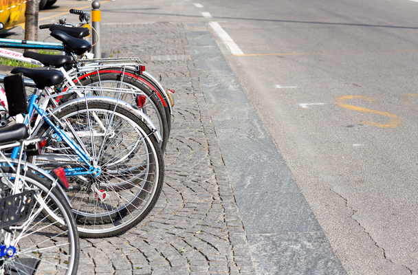 bicicletas aparcadas
 - Foto, Imagen