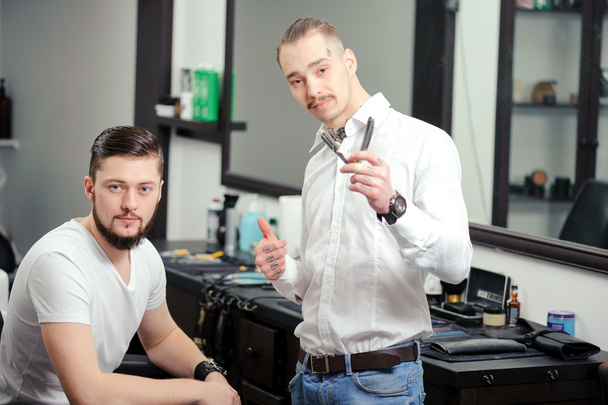 Male customer and a barber at barbershop - 写真・画像