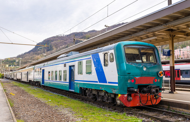 Train régional italien à la gare frontalière suisse Chiasso
 - Photo, image