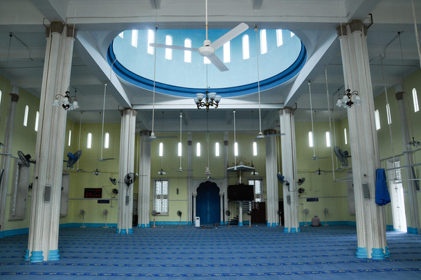 Innenraum des Masjid Jamek Bandar Mersing - Foto, Bild