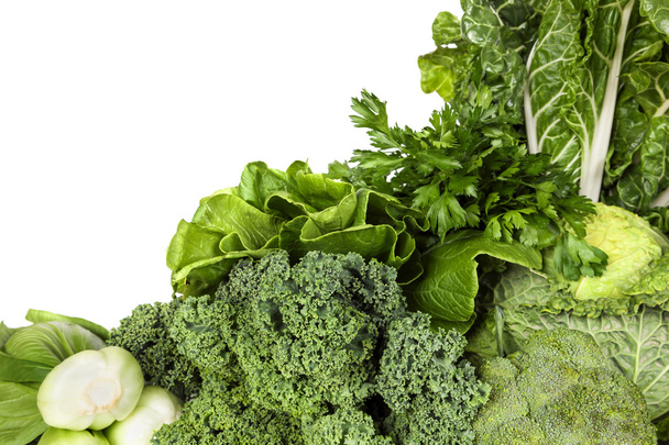 Verduras verdes sobre fondo blanco
 - Foto, imagen