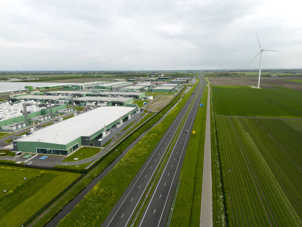 Nagy adatközpont légi képe Noord Hollandiában, Hollandiában - Fotó, kép