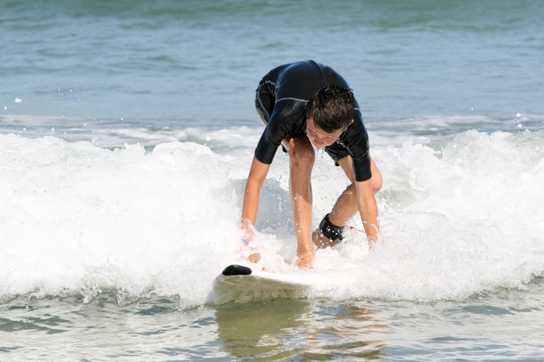 fiú, szörfözés - Fotó, kép