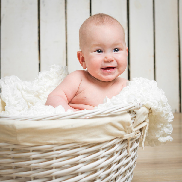 Baby in wicker basket - Fotó, kép