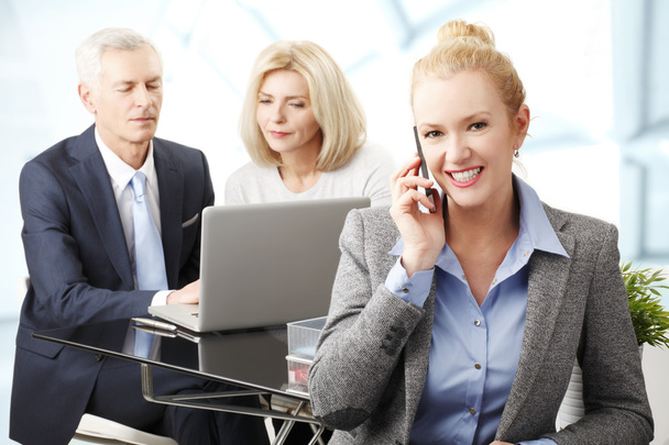 Businesswoman with colegas on background - Photo, Image