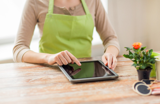 close up of woman or gardener with tablet pc - Foto, Bild