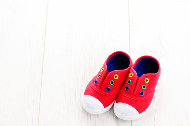 Красная детская обувь
 - Фото, изображение
