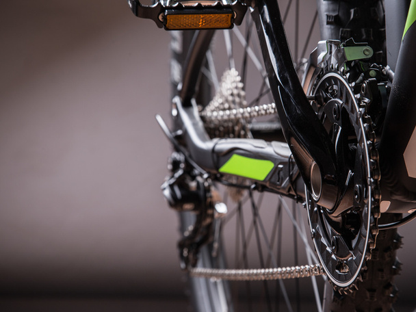 close-up of a green mountain bike - 写真・画像