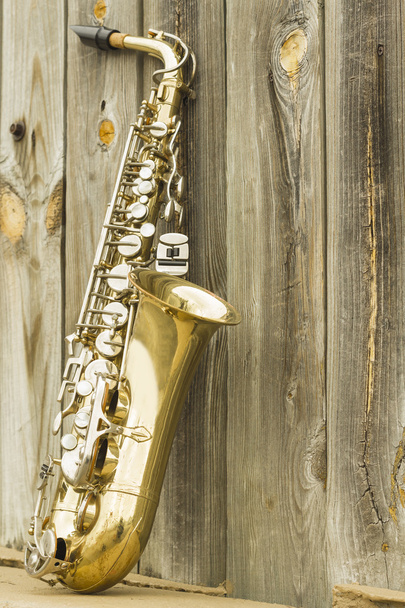 Holzzaun am Saxofon - Foto, Bild