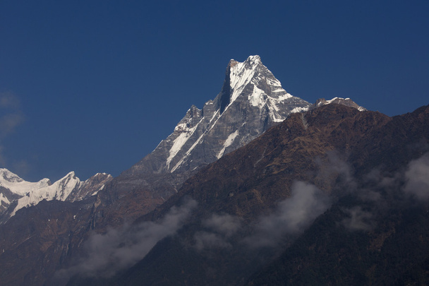 Montanha Machhapuchchhre - Fish Tail em Inglês é uma montanha no Annapurna Himalya, Nepal
 - Foto, Imagem