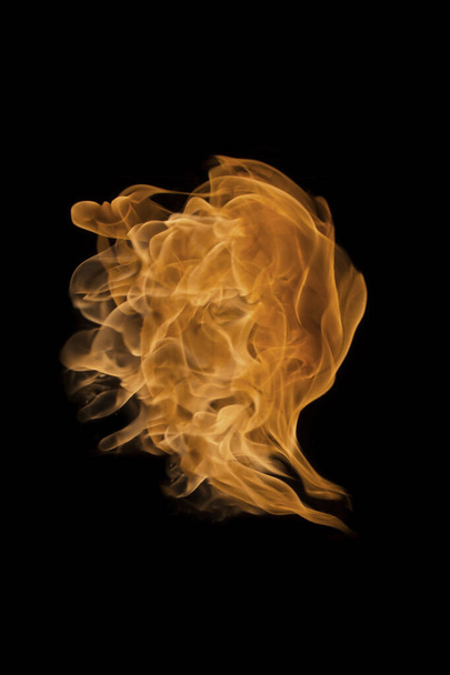 Özet görüntü, arkaplan için yanan ve ateşli bir alevin görüntüsü - Fotoğraf, Görsel