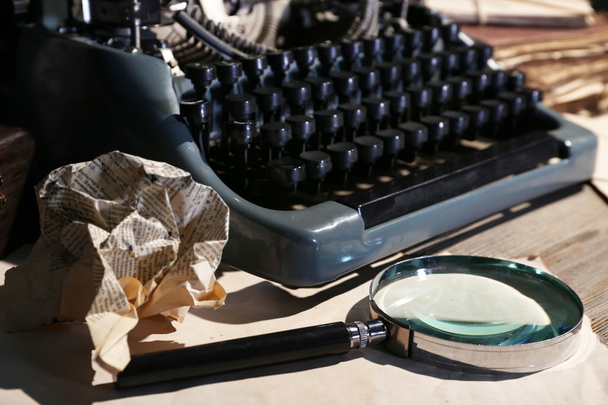 Retro írógép fából készült asztal - Fotó, kép