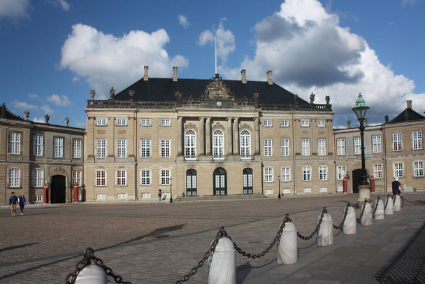 Amalenborg Palace - χειμερινή κατοικία της βασιλικής οικογένειας στην Κοπεγχάγη, Δανία - Φωτογραφία, εικόνα