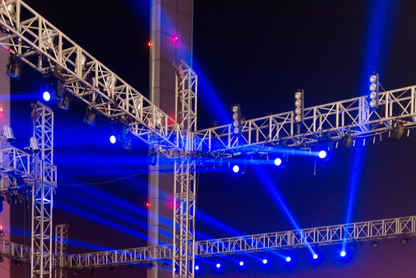 a színház színpadi világítás rig több spotlámpa  - Fotó, kép