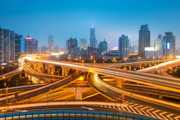 Puente de intercambio de Shanghai y carretera elevada
 - Foto, Imagen