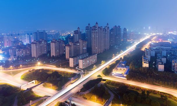 Shanghain ylikulkusilta ja maantieosuuden nousu
 - Valokuva, kuva