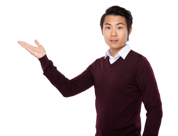 Asiático guapo hombre de negocios en rojo suéter
 - Foto, Imagen