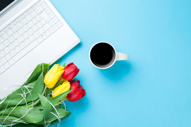 Cup of coffee and tulips - Фото, зображення