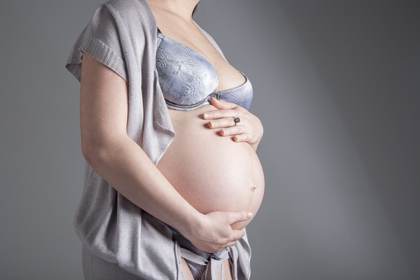 Pregnant woman in studio - Фото, изображение