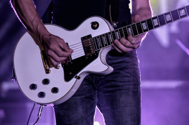 コンサートのエレク トリック ギター - 写真・画像
