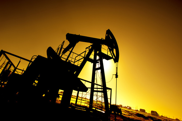 Нефтяной насос и небо
 - Фото, изображение