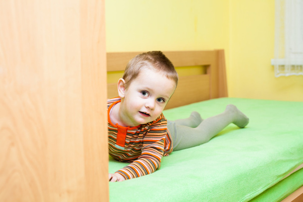 Child boy on bed - Foto, Bild